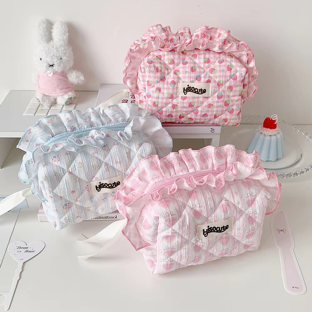 Fashion Korean Lace Floral Cartoon Strawberry Makeup Bag Cute Girls Portable Travel Large Capacity Toiletry Bag Women's Gifts